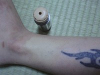 タトゥー・刺青をファンデーションで隠す02